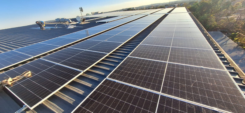 Industrial rooftop solar array installed by Watt-Core Solutions